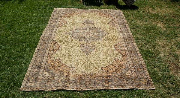 Vintage Handmade Unique Rug  5'1'' X 8'5''